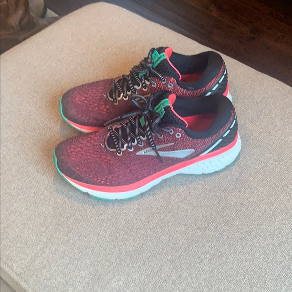 Women’s Brooks running shoes